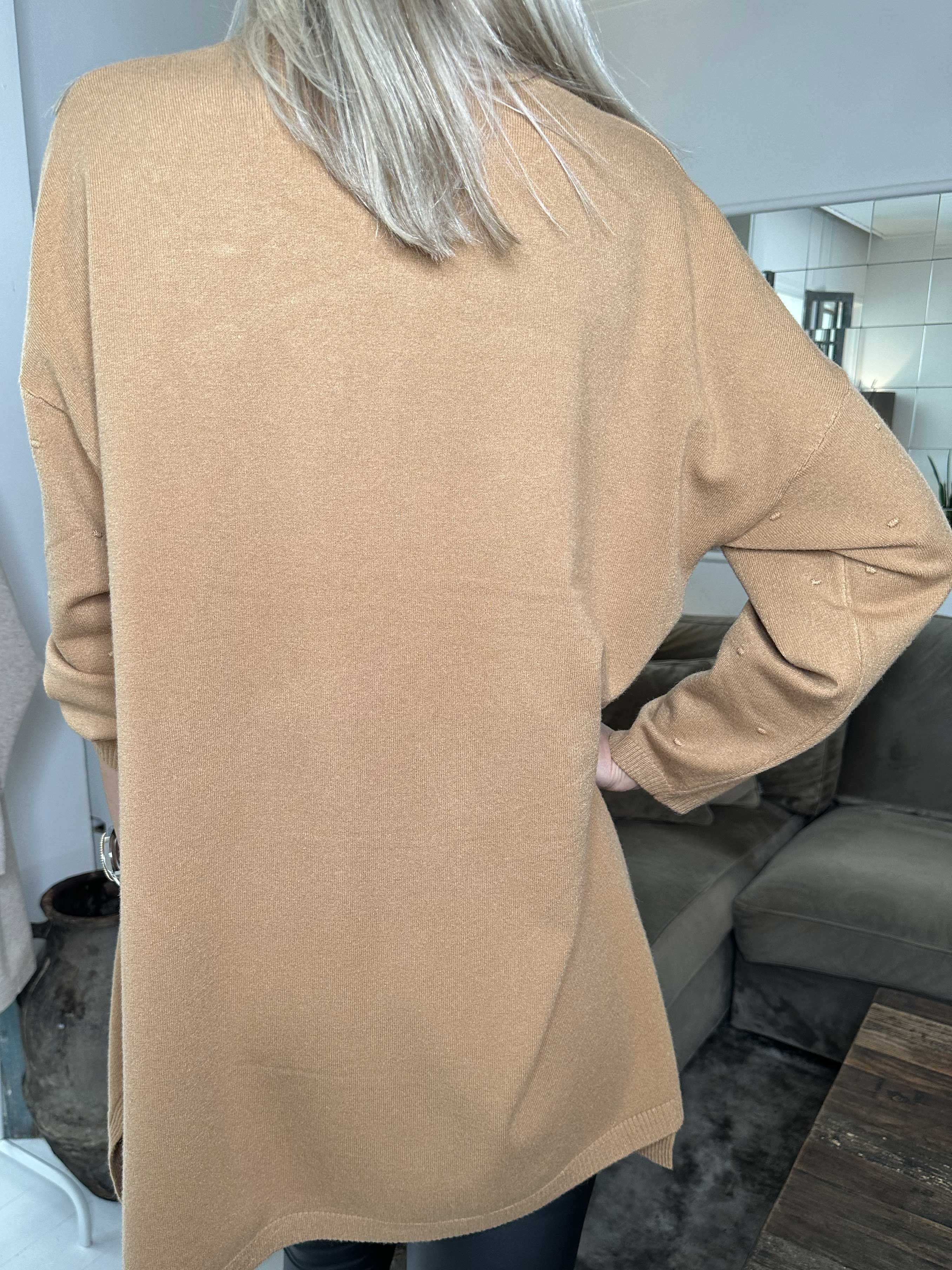 Zina - Strikbluse med prikket detaljer i stoffet